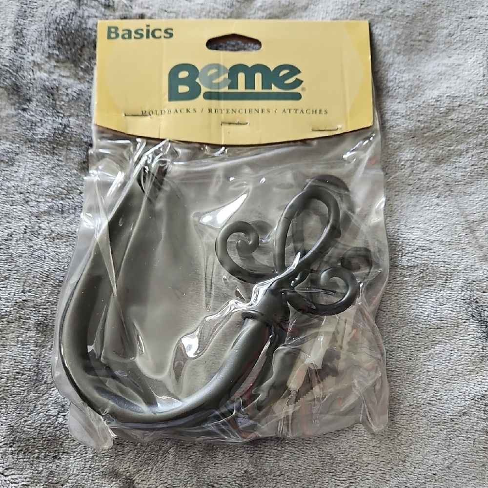 NWOT Set Of 2 Black Curtain Holdbacks